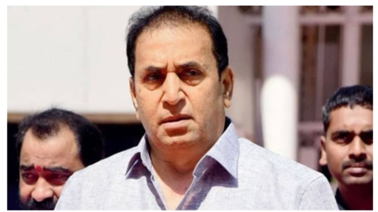 ബിജെപി നേതാക്കളെ കള്ളക്കേസിൽ കുടുക്കാൻ ഗൂഢാലോചനയെന്ന് ആരോപണം; അനിൽ ദേശ്മുഖിനെതിരെ കേസ് ബിജെപി നേതാക്കളെ കള്ളക്കേസിൽ കുടുക്കാൻ ഗൂഢാലോചനയെന്ന് ആരോപണം; അനിൽ ദേശ്മുഖിനെതിരെ കേസ്