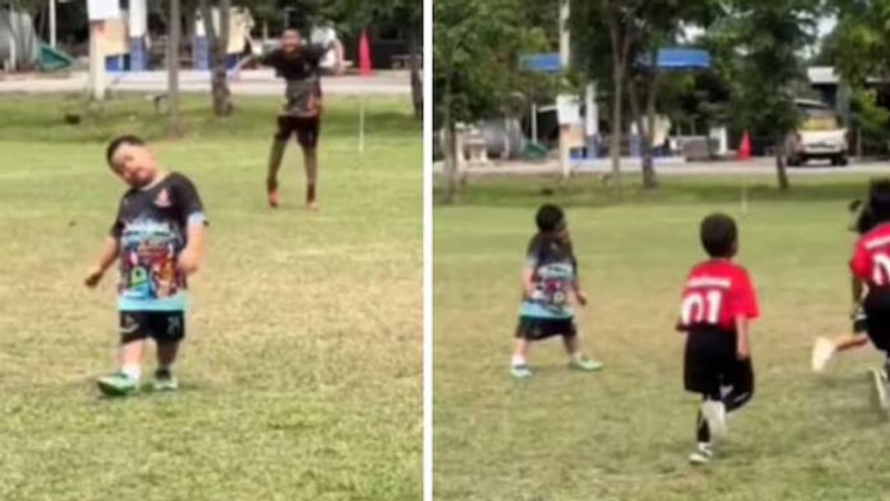 'ഇനി കുറച്ച് ഉറക്കമാവാം', ഫുട്ബോൾ കളിക്കുന്നതിനിടയിൽ ഉറങ്ങിപ്പോവുന്ന കുട്ടി, വീഡിയോ 'ഇനി കുറച്ച് ഉറക്കമാവാം', ഫുട്ബോൾ കളിക്കുന്നതിനിടയിൽ ഉറങ്ങിപ്പോവുന്ന കുട്ടി, വീഡിയോ