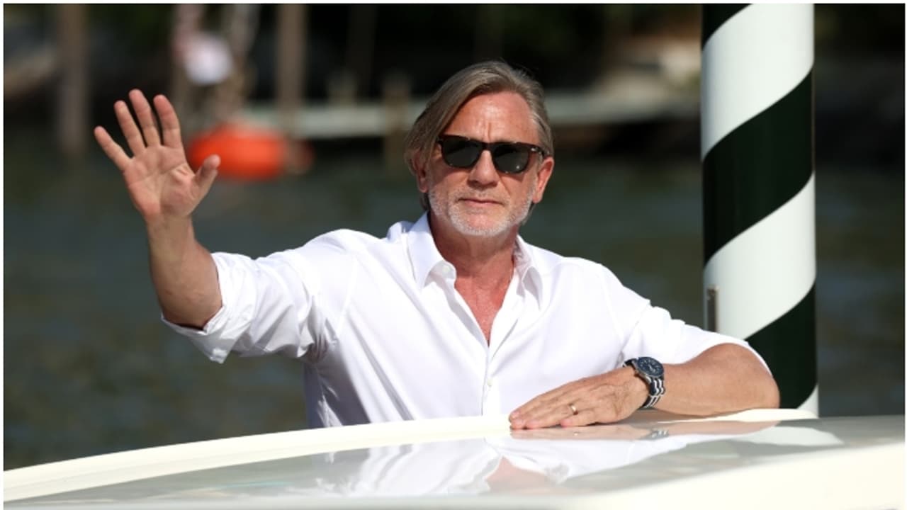 ജെയിംസ് ബോണ്ട് താരം ഇനി ഗേയായി : ക്യൂറിന് മികച്ച വരവേല്‍പ്പ്, ഒന്‍പത് മിനുട്ട് കൈയ്യടി 