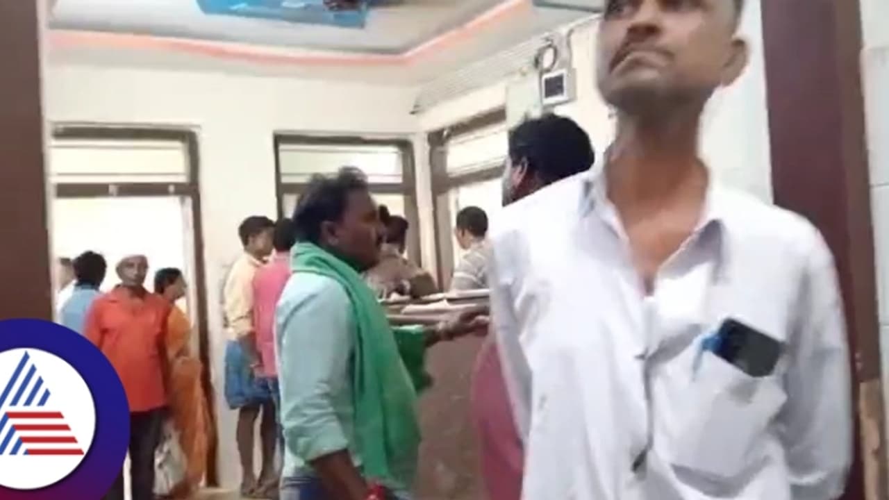 ಸಾಗುವಳಿ ಚೀಟಿ ನೀಡದ ಕಂದಾಯ ಅಧಿಕಾರಿಗಳು; ವಿಷ ಸೇವಿಸಿ ರೈತ ಆತ್ಮಹತ್ಯೆಗೆ ಯತ್ನ! ಸಾಗುವಳಿ ಚೀಟಿ ನೀಡದ ಕಂದಾಯ ಅಧಿಕಾರಿಗಳು; ವಿಷ ಸೇವಿಸಿ ರೈತ ಆತ್ಮಹತ್ಯೆಗೆ ಯತ್ನ!