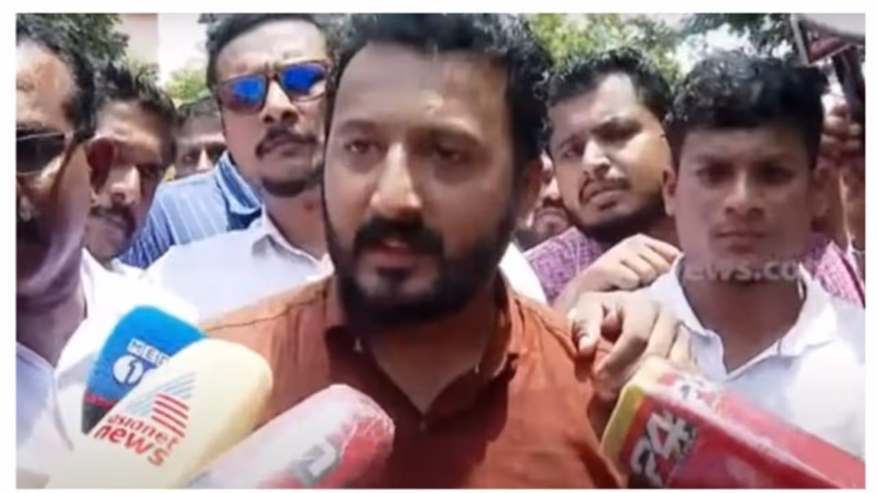 'എഡിജിപി നമ്പർ വൺ ക്രിമിനൽ, താനൂരിലെ കൊലയ്ക്ക് പിന്നിൽ മുൻ എസ്പി സുജിത്ത് ദാസ്'; രാഹുൽ മാങ്കൂട്ടത്തിൽ 'എഡിജിപി നമ്പർ വൺ ക്രിമിനൽ, താനൂരിലെ കൊലയ്ക്ക് പിന്നിൽ മുൻ എസ്പി സുജിത്ത് ദാസ്'; രാഹുൽ മാങ്കൂട്ടത്തിൽ