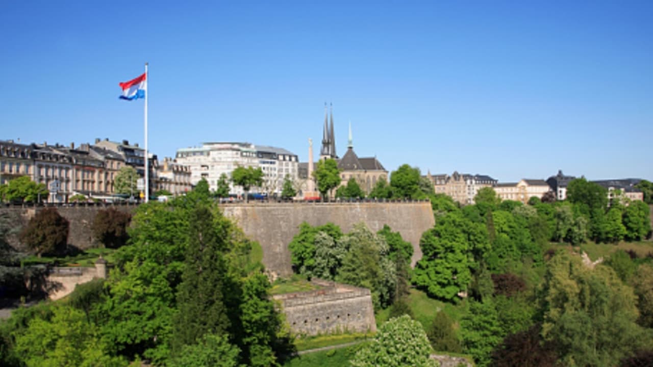 ജീവിതം ആസ്വദിക്കണം, നികുതി താങ്ങാനാവണം, യൂറോപ്പിലെ ഈ ചെറുരാജ്യത്തേക്ക് താമസം മാറ്റി ഇന്ത്യൻ ദമ്പതികൾ ജീവിതം ആസ്വദിക്കണം, നികുതി താങ്ങാനാവണം, യൂറോപ്പിലെ ഈ ചെറുരാജ്യത്തേക്ക് താമസം മാറ്റി ഇന്ത്യൻ ദമ്പതികൾ