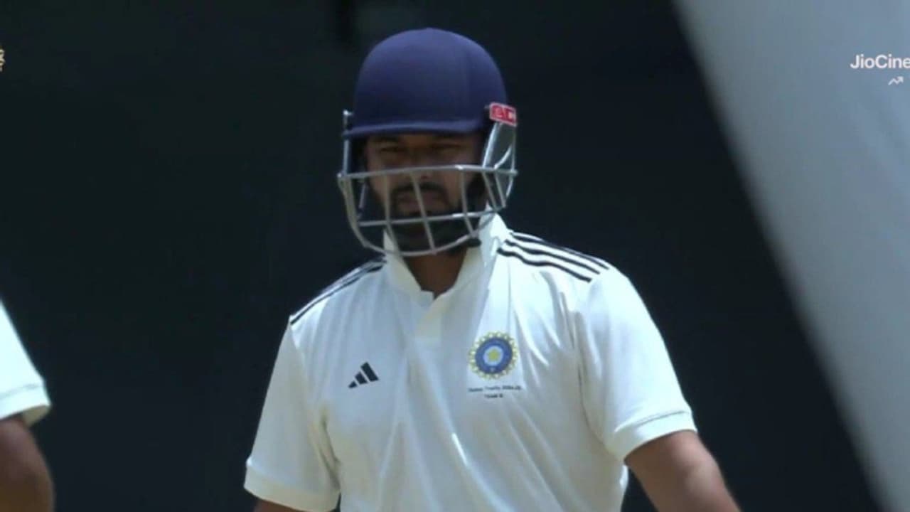 ദുലീപ് ട്രോഫി: തിരിച്ചുവരവിൽ നിരാശപ്പെടുത്തി റിഷഭ് പന്ത്, തല ഉയർത്തി മുഷീർ ഖാൻ; ഇന്ത്യ ബിക്കും തകർച്ച ദുലീപ് ട്രോഫി: തിരിച്ചുവരവിൽ നിരാശപ്പെടുത്തി റിഷഭ് പന്ത്, തല ഉയർത്തി മുഷീർ ഖാൻ; ഇന്ത്യ ബിക്കും തകർച്ച