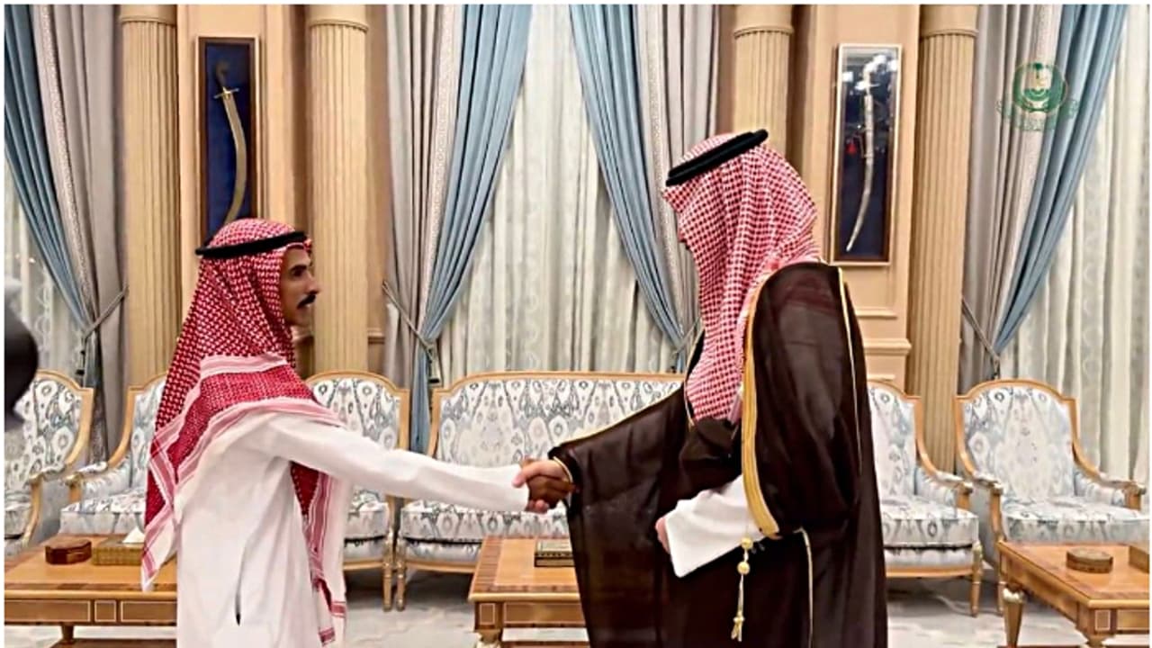 വെള്ളപ്പൊക്കത്തിൽപ്പെട്ട നാല് പേരുടെ ജീവൻ രക്ഷിച്ചു; സൗദി പൗരന് ആദരം വെള്ളപ്പൊക്കത്തിൽപ്പെട്ട നാല് പേരുടെ ജീവൻ രക്ഷിച്ചു; സൗദി പൗരന് ആദരം