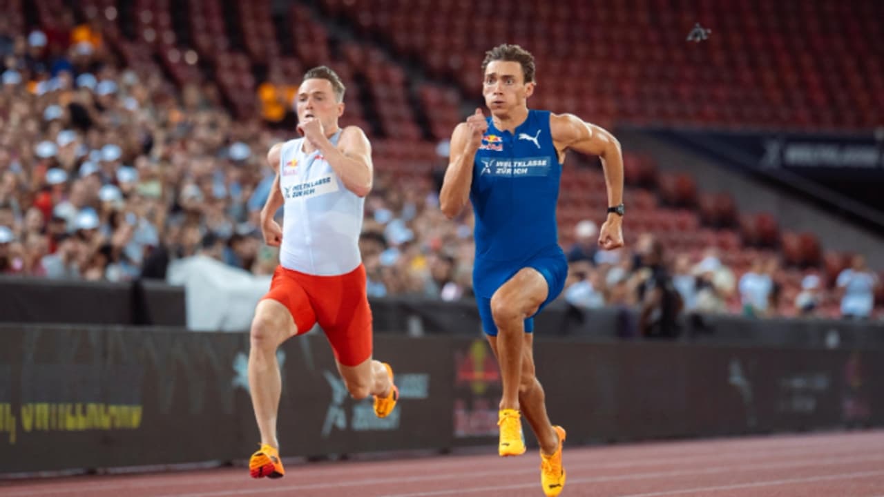 പോള്വോള്ട്ടില് മാത്രമല്ല ഡുപ്ലാന്റിസിന്റെ റെക്കോര്ഡ്; ഹര്ഡില്സിലെ ഒളിംപിക് ചാംപ്യനെ മറികടന്ന് ഇതിഹാസം പോള്വോള്ട്ടില് മാത്രമല്ല ഡുപ്ലാന്റിസിന്റെ റെക്കോര്ഡ്; ഹര്ഡില്സിലെ ഒളിംപിക് ചാംപ്യനെ മറികടന്ന് ഇതിഹാസം