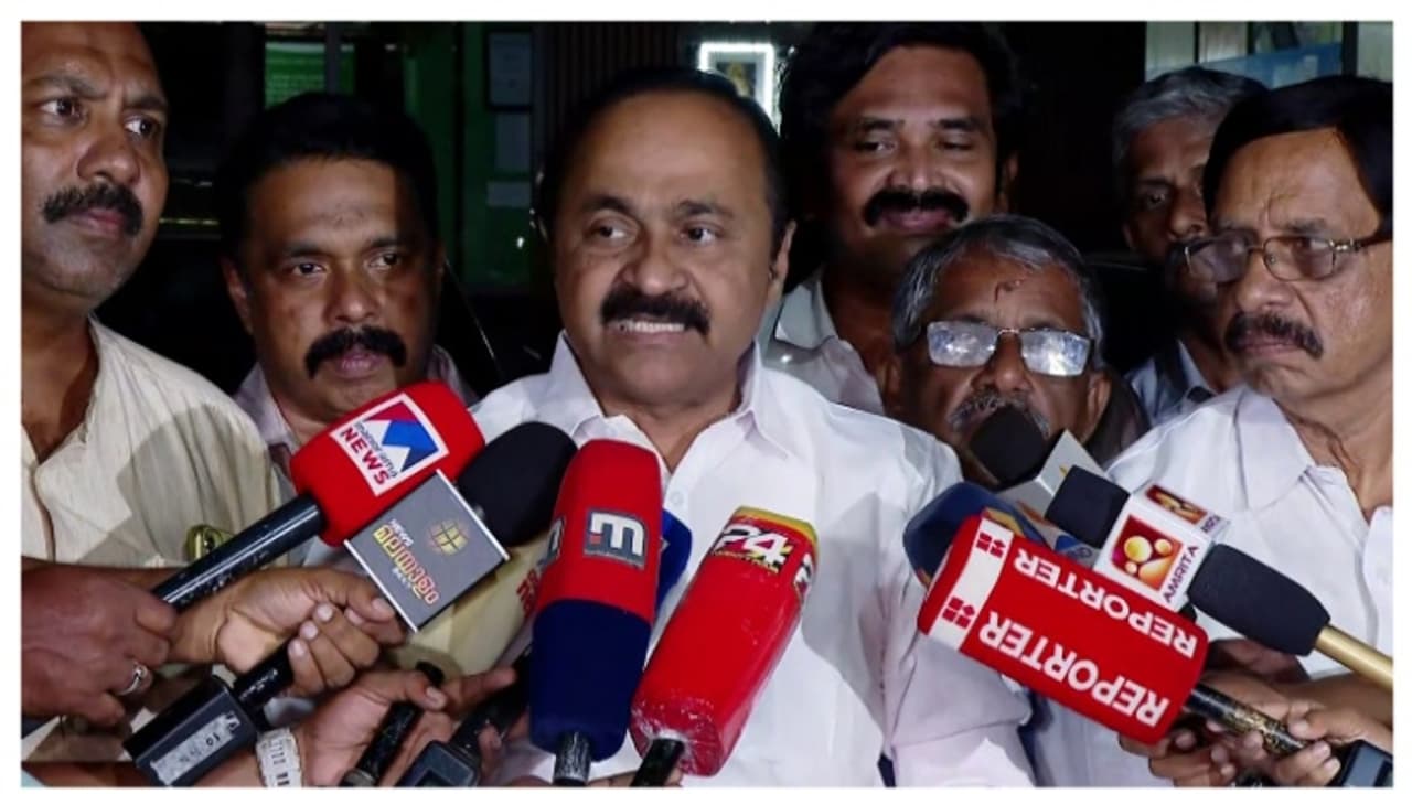 'എഡിജിപി മുഖ്യമന്ത്രിയുടെ ദൂതൻ, സിപിഎം പൊലീസിനെക്കൊണ്ട് പൂരം കലക്കി, ബിജെപി ജയിക്കാൻ സിപിഎം ഒത്തുകളിച്ചു' 'എഡിജിപി മുഖ്യമന്ത്രിയുടെ ദൂതൻ, സിപിഎം പൊലീസിനെക്കൊണ്ട് പൂരം കലക്കി, ബിജെപി ജയിക്കാൻ സിപിഎം ഒത്തുകളിച്ചു'