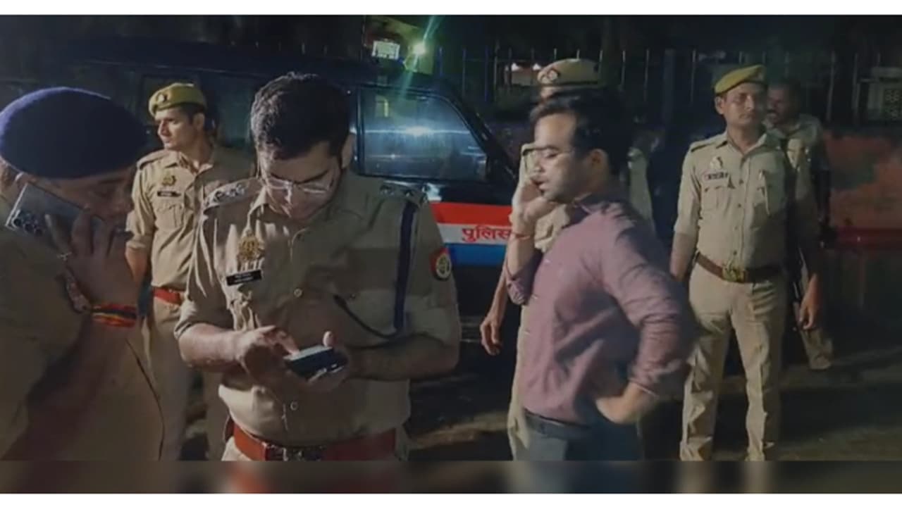 സംസ്കാര ചടങ്ങ് കഴിഞ്ഞ് മടങ്ങിയവർ സഞ്ചരിച്ച വാൻ ബസുമായി കൂട്ടിയിടിച്ചു, 12 മരണം