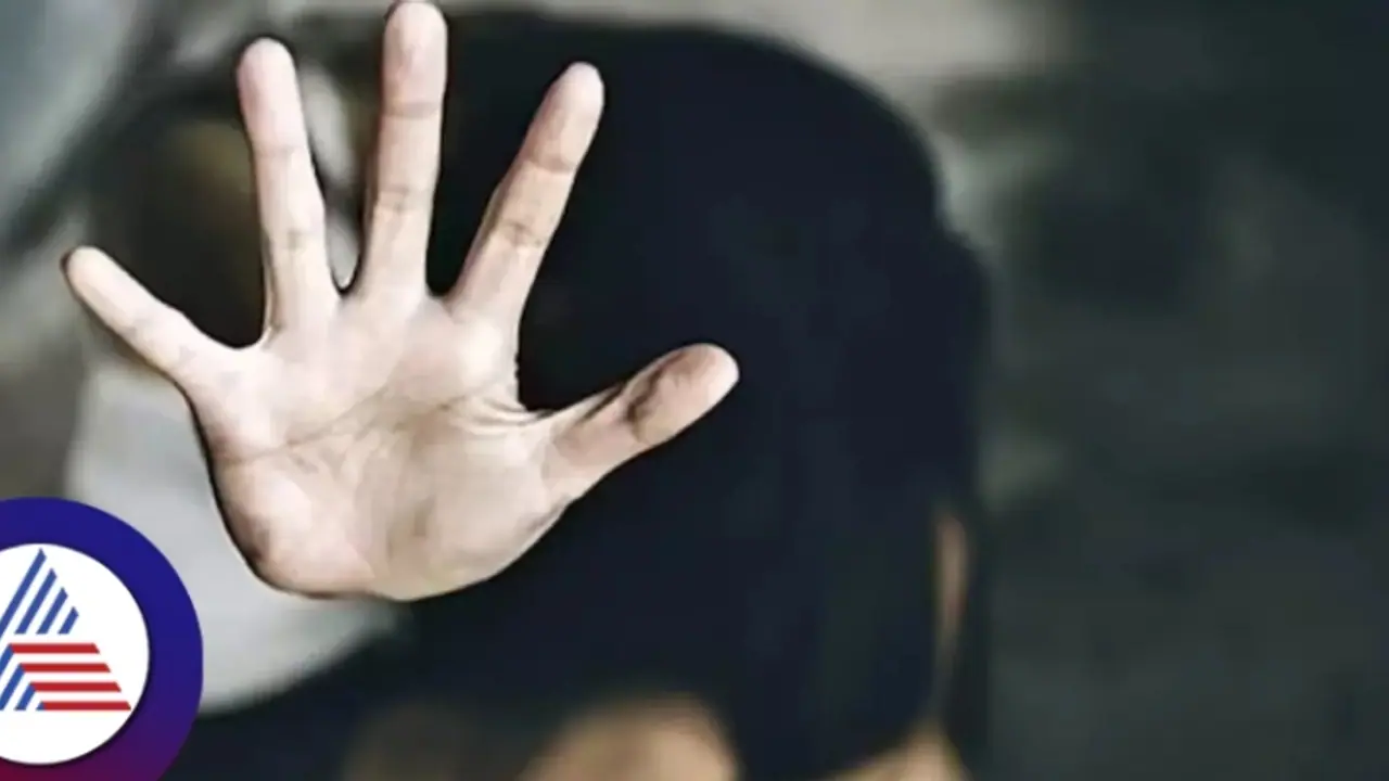 ಉಜ್ಜಯಿನಿ ಮಹಾಕಾಳಿ ನೆಲದಲ್ಲೂ ಹೆಣ್ಮಕ್ಕಳು ಸೇಫ್ ಇಲ್ವಾ? ಚಿಂದಿ ಆಯುವ ಮಹಿಳೆಗೆ ಮದ್ಯ ಕುಡಿಸಿ ಫುಟ್‌ಪಾತ್‌ನಲ್ಲೇ ಅತ್ಯಾಚಾರ!