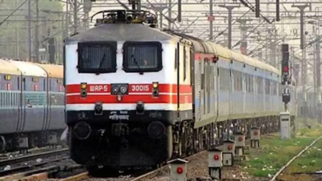 Madhya Pradesh: Somnath Express derails in Jabalpur; no injuries reported Madhya Pradesh: Somnath Express derails in Jabalpur; no injuries reported