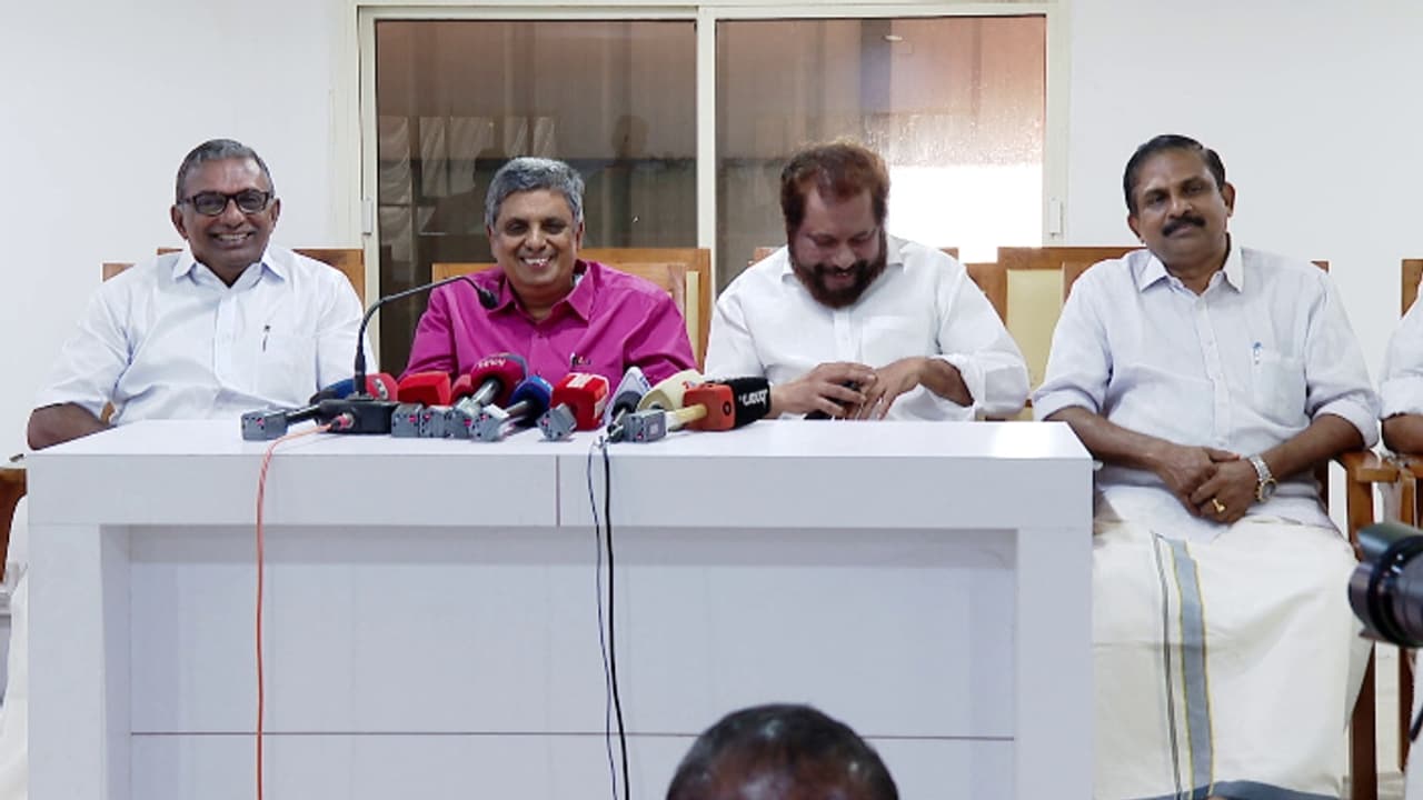 സിപിഎം ജില്ലാ സെക്രട്ടറിയേറ്റ് യോഗത്തിലെ കയ്യാങ്കളി: മുൻ എംഎൽഎ എ. പത്മകുമാറിനും പി.ബി.ഹർഷകുമാറിനും താക്കീത്