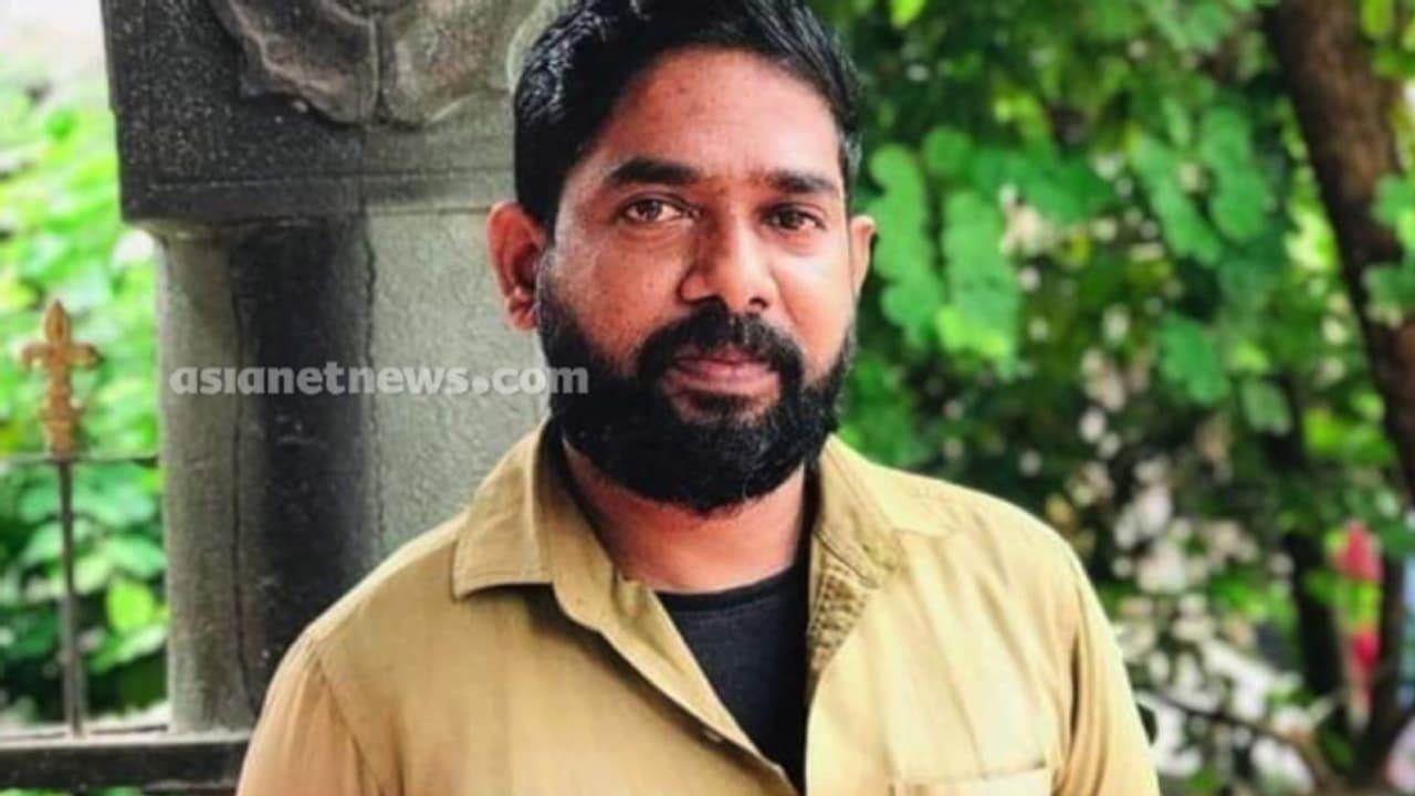 മലപ്പുറത്ത് ആത്മഹത്യക്ക് ശ്രമിച്ച ഓട്ടോറിക്ഷാ ഡ്രൈവർ ചികിത്സയിലിരിക്കെ മരിച്ചു മലപ്പുറത്ത് ആത്മഹത്യക്ക് ശ്രമിച്ച ഓട്ടോറിക്ഷാ ഡ്രൈവർ ചികിത്സയിലിരിക്കെ മരിച്ചു