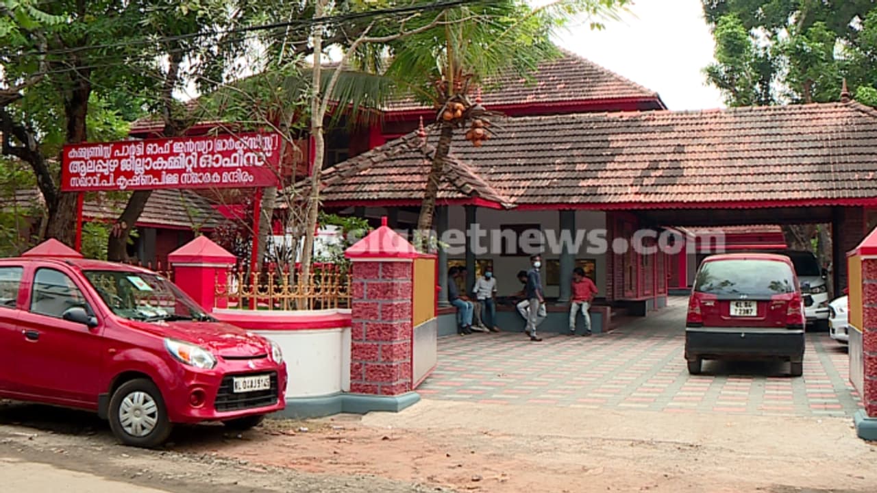 ആലപ്പുഴ സിപിഎമ്മിൽ കൂട്ടരാജി തുടരുന്നു, 105 പേർ പാർട്ടി വിട്ടു; വിഭാഗീയത ബ്രാഞ്ച് സമ്മേളനങ്ങൾക്ക് വെല്ലുവിളി