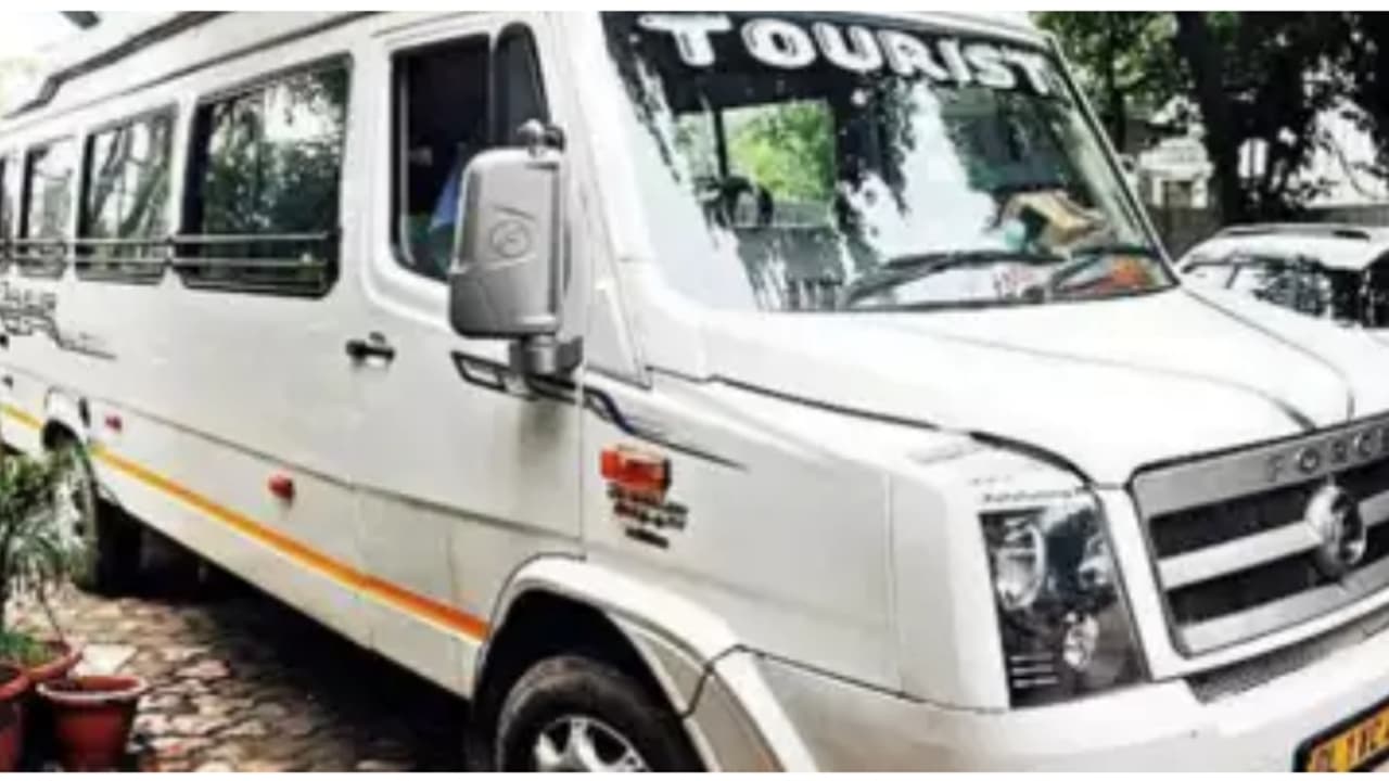 3 പേരിൽ ഒരാൾ മലയാളി; പുറമെ നോക്കിയാൽ വെറും ട്രാവലർ, അകത്ത് വൻ സംവിധാനം; രഹസ്യ വിവരം കിട്ടി, കയ്യോടെ അറസ്റ്റ് 3 പേരിൽ ഒരാൾ മലയാളി; പുറമെ നോക്കിയാൽ വെറും ട്രാവലർ, അകത്ത് വൻ സംവിധാനം; രഹസ്യ വിവരം കിട്ടി, കയ്യോടെ അറസ്റ്റ്