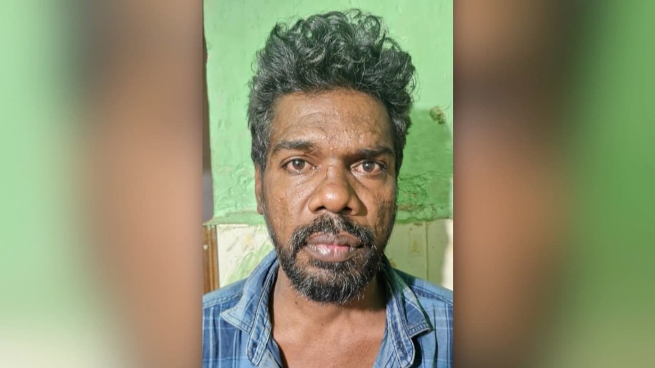 പൂസായ പോലെ ആടിയാടി വന്ന് എതിരെ വരുന്നയാളെ ഒന്ന് മുട്ടും, ഇത് സ്ഥിരം തന്ത്രമാക്കി; ഷഹീറിനെ വലയിലാക്കി പൊലീസ് പൂസായ പോലെ ആടിയാടി വന്ന് എതിരെ വരുന്നയാളെ ഒന്ന് മുട്ടും, ഇത് സ്ഥിരം തന്ത്രമാക്കി; ഷഹീറിനെ വലയിലാക്കി പൊലീസ്