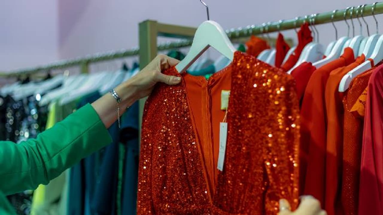 അമ്മയ്ക്ക് ഇഷ്ടപ്പെട്ടില്ല, അച്ഛനിടാൻ വിടില്ല എന്നും പറഞ്ഞ് തിരികെക്കൊണ്ടുവന്നാൽ എടുക്കില്ല, വൈറലായി പോസ്റ്റർ അമ്മയ്ക്ക് ഇഷ്ടപ്പെട്ടില്ല, അച്ഛനിടാൻ വിടില്ല എന്നും പറഞ്ഞ് തിരികെക്കൊണ്ടുവന്നാൽ എടുക്കില്ല, വൈറലായി പോസ്റ്റർ