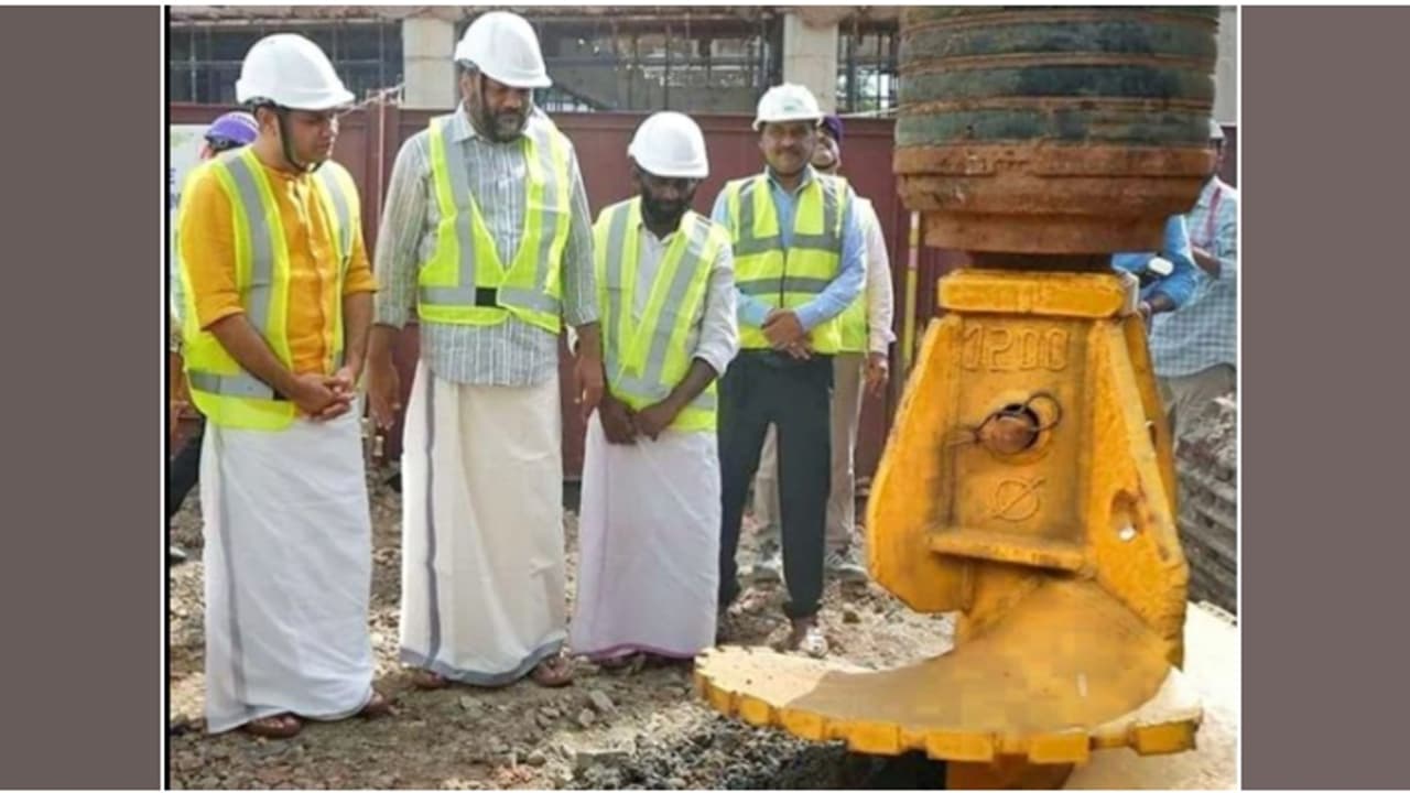 11.2 കിലോമീറ്റർ, 2025 നവംബറിൽ കാക്കനാട്ടേക്ക് കുതിക്കാൻ കൊച്ചി മെട്രോ; സ്റ്റേഷൻ നിർമാണത്തിന് തുടക്കം 11.2 കിലോമീറ്റർ, 2025 നവംബറിൽ കാക്കനാട്ടേക്ക് കുതിക്കാൻ കൊച്ചി മെട്രോ; സ്റ്റേഷൻ നിർമാണത്തിന് തുടക്കം