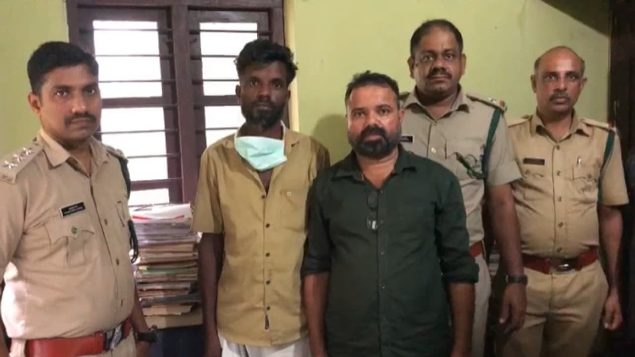 ബാറിലെത്തിയത് കച്ചവടത്തിന്, രഹസ്യവിവരം അറിഞ്ഞ് വനംവകുപ്പുകാര്‍ പാഞ്ഞെത്തി; ആനക്കൊമ്പുകളുമായി പിടിയിൽ