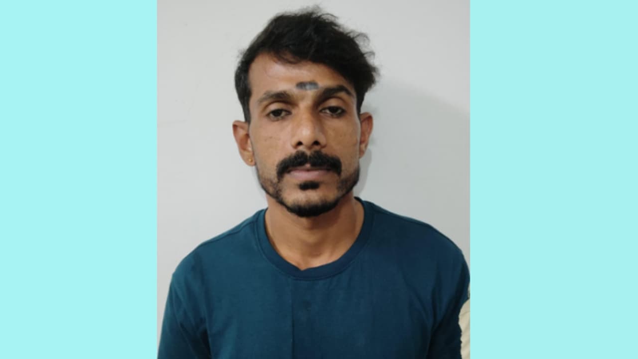 13 കാരിക്ക് വ്യാജ രേഖയുണ്ടാക്കി വിവാഹം കഴിപ്പിച്ചു; പോക്സോ കേസില് വിവാഹ ബ്രോക്കര് അറസ്റ്റില് 13 കാരിക്ക് വ്യാജ രേഖയുണ്ടാക്കി വിവാഹം കഴിപ്പിച്ചു; പോക്സോ കേസില് വിവാഹ ബ്രോക്കര് അറസ്റ്റില്