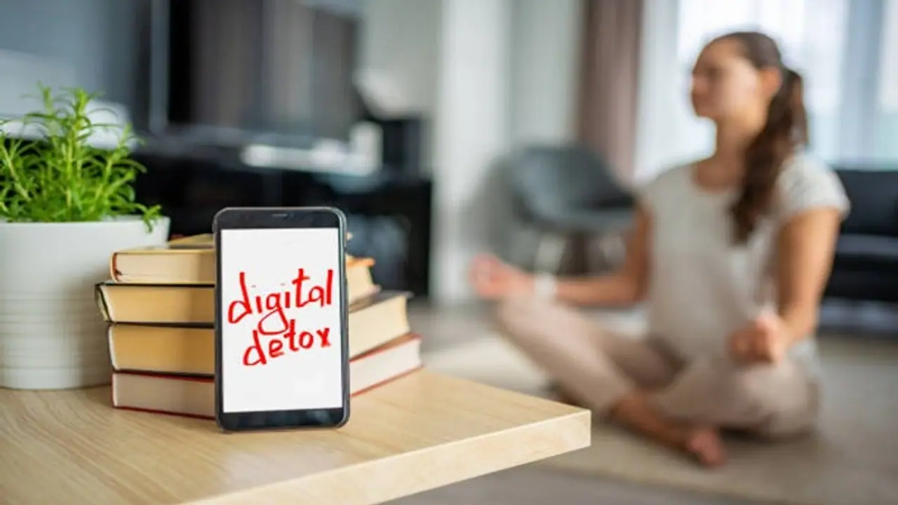 What is Digital Detox? How can it help you reduce anxiety and stress?