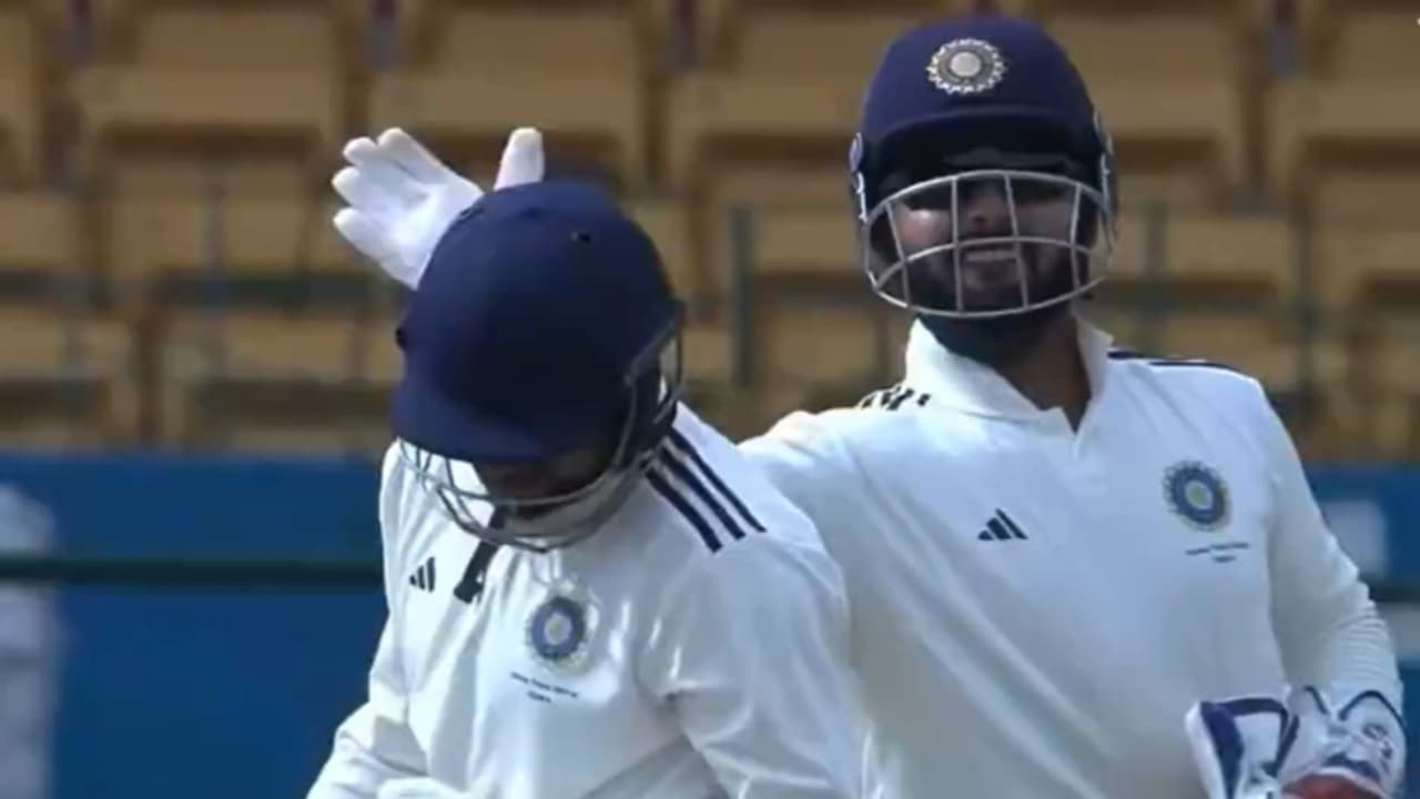 അടുത്ത 3 ഓവറിനുള്ളില് നീ പുറത്താവുമെന്ന് കുല്ദീപിനോട് റിഷഭ് പന്ത്, പിന്നീട് സംഭവിച്ചത് അടുത്ത 3 ഓവറിനുള്ളില് നീ പുറത്താവുമെന്ന് കുല്ദീപിനോട് റിഷഭ് പന്ത്, പിന്നീട് സംഭവിച്ചത്