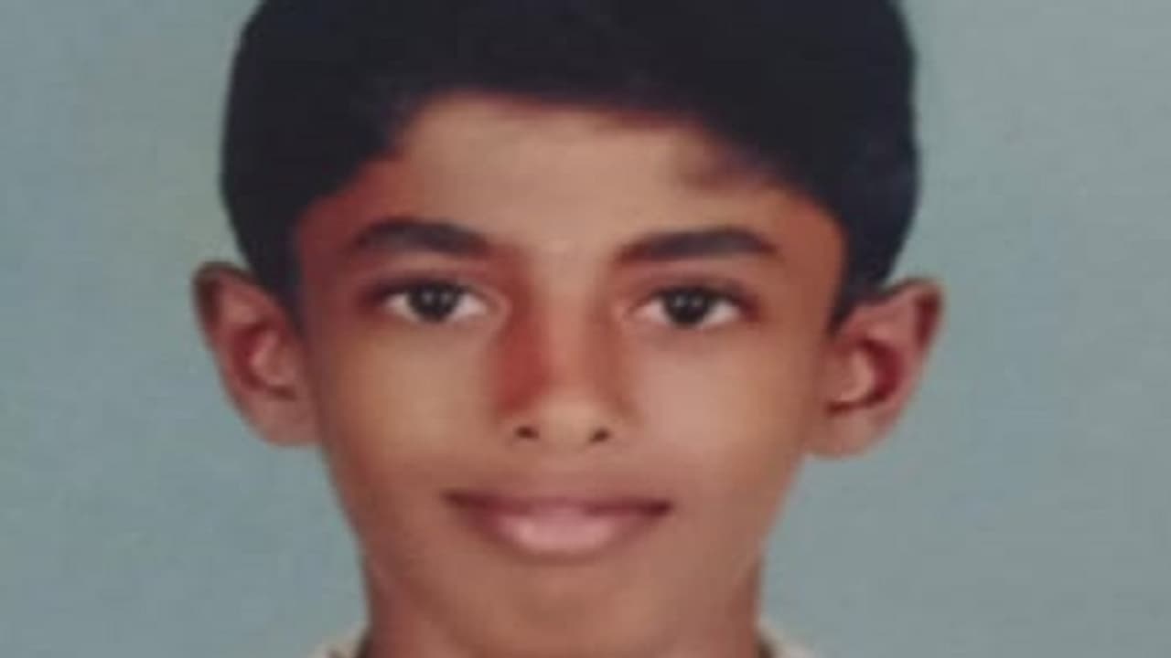 ಚಿಕ್ಕಬಳ್ಳಾಪುರ: ನೆರೆ ಹೊರೆ ನಿವಾಸಿಗಳ ಮಧ್ಯೆ ಜಗಳ, ಜೈಲಿಗೆ ಹಾಕುವ ಭೀತಿ, ಬಾಲಕ ಆತ್ಮಹತ್ಯೆ ಚಿಕ್ಕಬಳ್ಳಾಪುರ: ನೆರೆ ಹೊರೆ ನಿವಾಸಿಗಳ ಮಧ್ಯೆ ಜಗಳ, ಜೈಲಿಗೆ ಹಾಕುವ ಭೀತಿ, ಬಾಲಕ ಆತ್ಮಹತ್ಯೆ