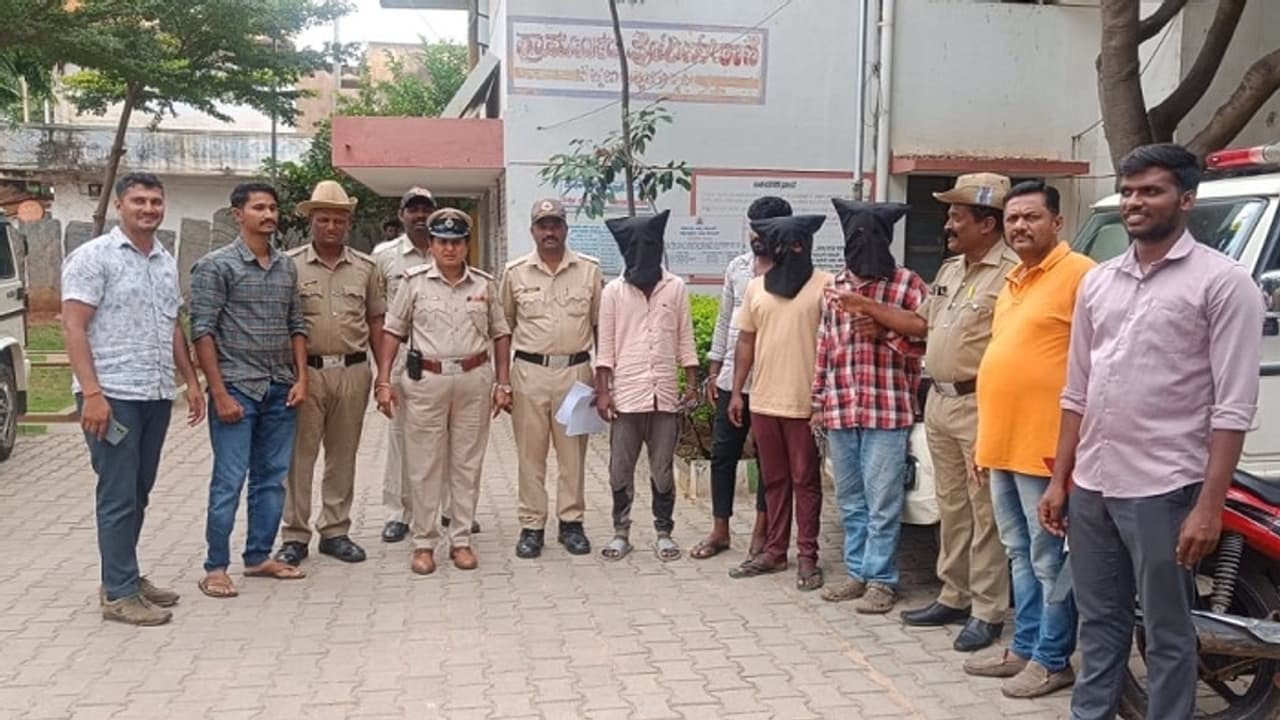 ಚಿಕ್ಕಬಳ್ಳಾಪುರ: ದರೋಡೆ ನಾಟಕವಾಡಿ ಜೈಲು ಪಾಲಾದ ಖಾಸಗಿ ಕಂಪನಿ ಉದ್ಯೋಗಿ..! ಚಿಕ್ಕಬಳ್ಳಾಪುರ: ದರೋಡೆ ನಾಟಕವಾಡಿ ಜೈಲು ಪಾಲಾದ ಖಾಸಗಿ ಕಂಪನಿ ಉದ್ಯೋಗಿ..!