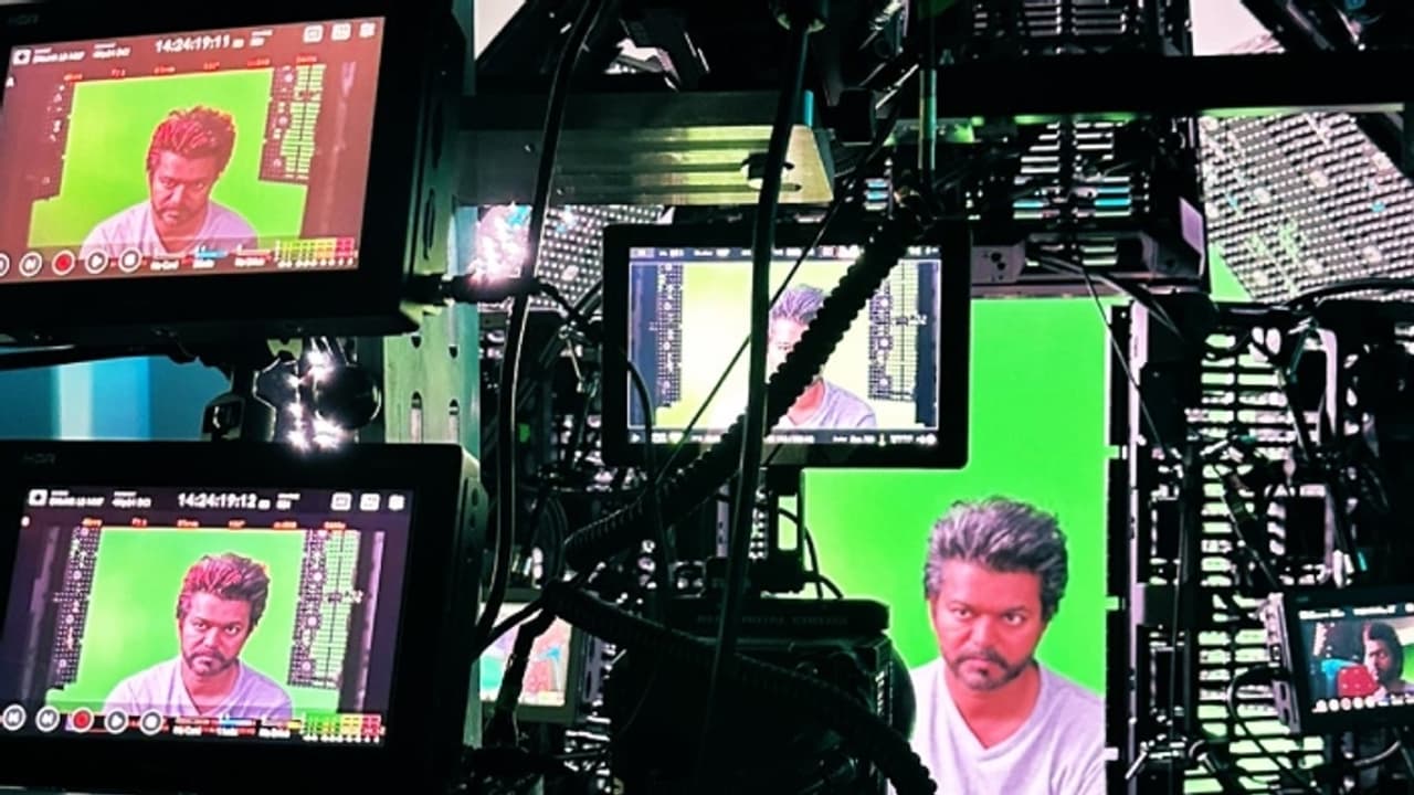 പതിനെട്ടില് എട്ടും 'ദളപതി'യുടെ പേരില്! തമിഴ് സിനിമയില് എതിരില്ലാതെ വിജയ് പതിനെട്ടില് എട്ടും 'ദളപതി'യുടെ പേരില്! തമിഴ് സിനിമയില് എതിരില്ലാതെ വിജയ്