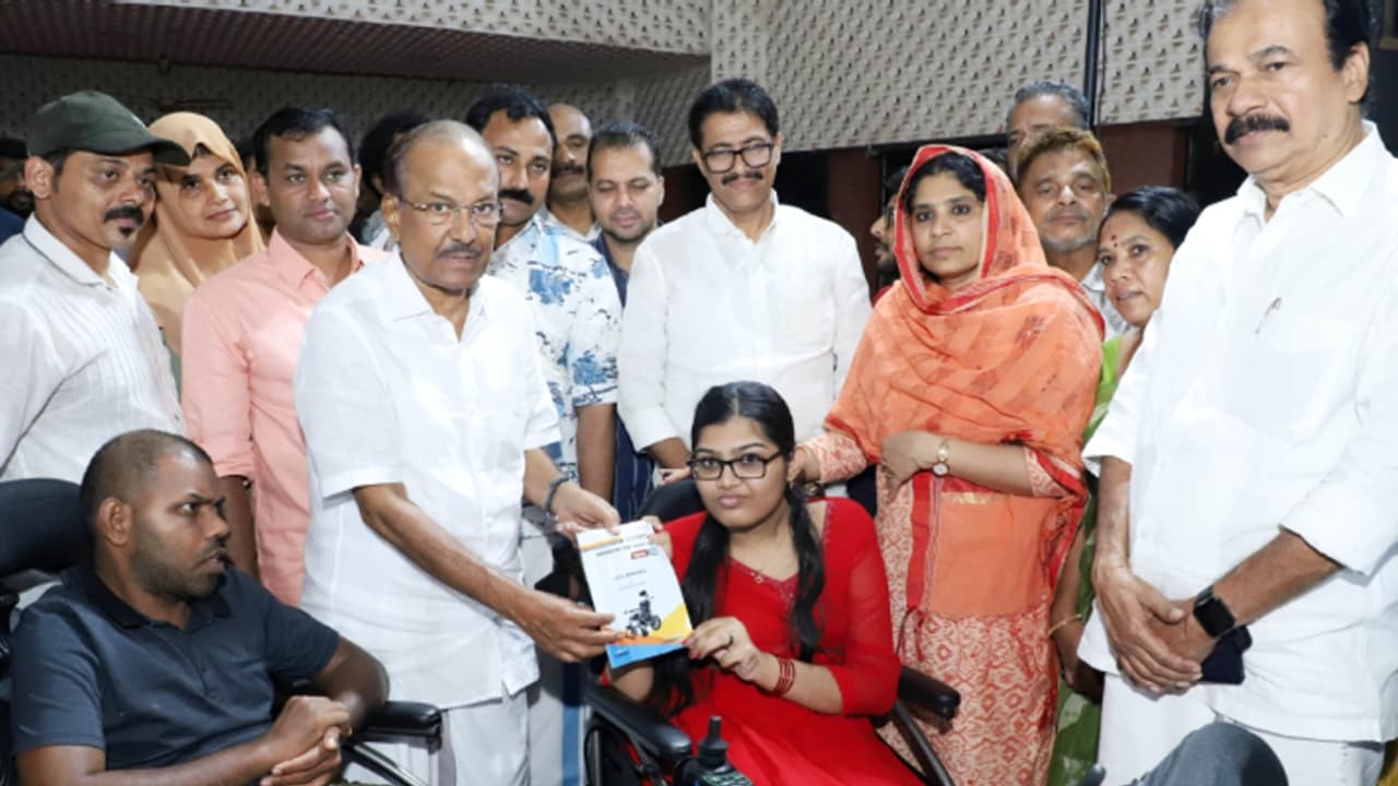 ഇത് അനുകരണീയ മാതൃക, മലപ്പുറം ജില്ലാ പഞ്ചായത്തിലെ 225 ഭിന്നശേഷിക്കാർക്ക് ഇലക്ട്രിക് വീൽചെയറുകൾ വിതരണം ചെയ്തു ഇത് അനുകരണീയ മാതൃക, മലപ്പുറം ജില്ലാ പഞ്ചായത്തിലെ 225 ഭിന്നശേഷിക്കാർക്ക് ഇലക്ട്രിക് വീൽചെയറുകൾ വിതരണം ചെയ്തു