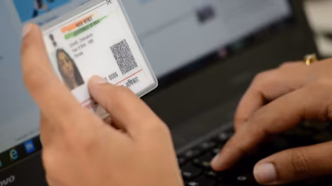 നിങ്ങളുടെ ആധാർ കാർഡ് ശത്രുരാജ്യക്കാർ ദുരുപയോഗം ചെയ്യുന്നുണ്ടാകുമോ? എങ്ങനെ അറിയാം? എങ്ങനെ തടയാം?