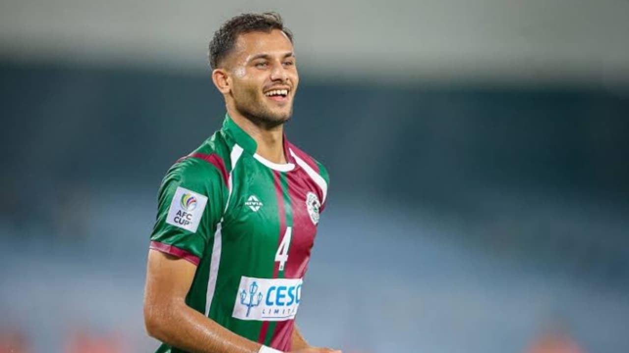 കരാർ ലംഘിച്ച് ബഗാനിൽ നിന്ന് ഈസ്റ്റ് ബംഗാളിലേക്ക് ട്രാൻസ്ഫർ, അൻവർ അലിക്ക് 4 മാസ വിലക്ക്; 12.90 കോടി രൂപ പിഴ കരാർ ലംഘിച്ച് ബഗാനിൽ നിന്ന് ഈസ്റ്റ് ബംഗാളിലേക്ക് ട്രാൻസ്ഫർ, അൻവർ അലിക്ക് 4 മാസ വിലക്ക്; 12.90 കോടി രൂപ പിഴ