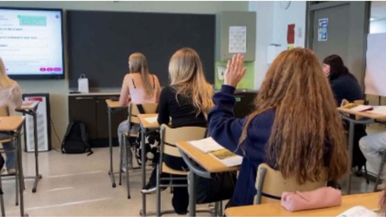 ലാപ്ടോപ്പ് വിട്ട് പുസ്തകങ്ങളും പേനയുമായി കുട്ടികൾ; ഡിജിറ്റലൈസേഷനിൽ നിന്ന് പിന്നോട്ടു നടന്ന് ഫിൻലൻഡിലെ സ്കൂളുകൾ ലാപ്ടോപ്പ് വിട്ട് പുസ്തകങ്ങളും പേനയുമായി കുട്ടികൾ; ഡിജിറ്റലൈസേഷനിൽ നിന്ന് പിന്നോട്ടു നടന്ന് ഫിൻലൻഡിലെ സ്കൂളുകൾ