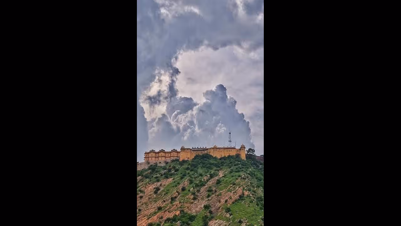 राजस्थान के भूतिया किले का रहस्य, इसके अंदर हैं भूल भुलैया वाले 9 महल