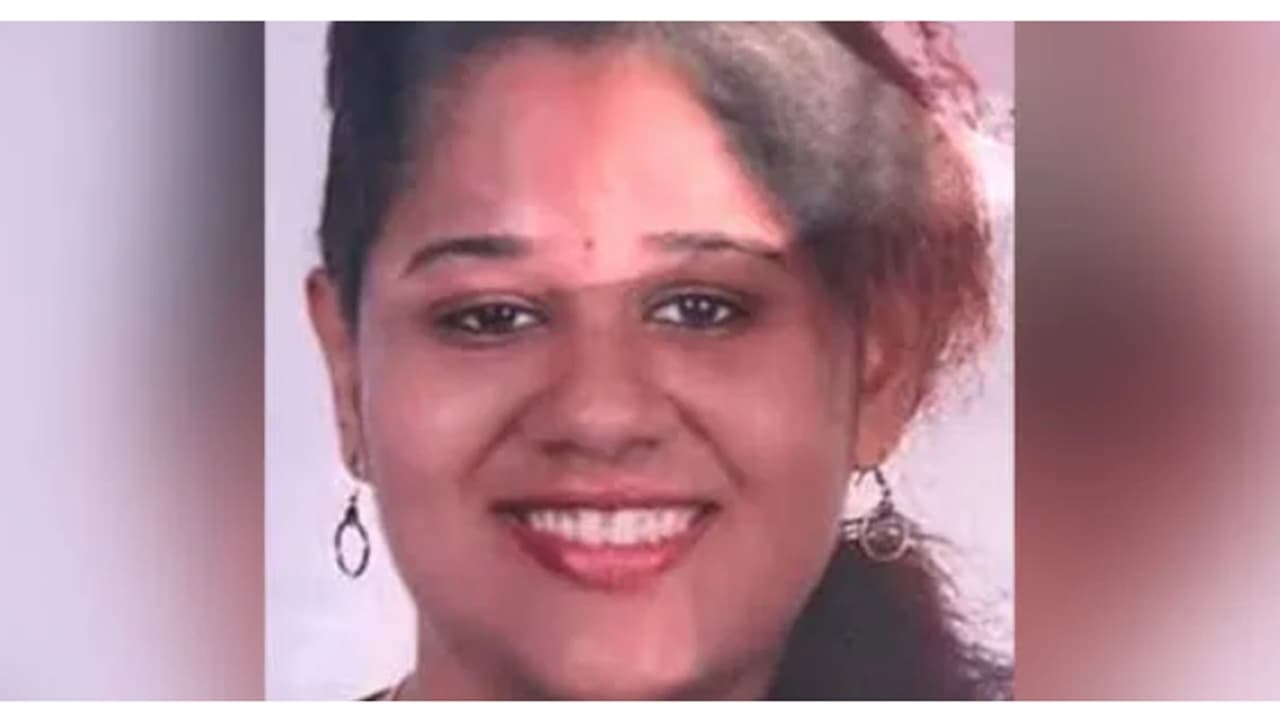 കൊച്ചിയിൽ ജിമ്മിൽ വ്യായാമം ചെയ്യുന്നതിനിടെ 24കാരി കുഴഞ്ഞ് വീണ് മരിച്ചു കൊച്ചിയിൽ ജിമ്മിൽ വ്യായാമം ചെയ്യുന്നതിനിടെ 24കാരി കുഴഞ്ഞ് വീണ് മരിച്ചു