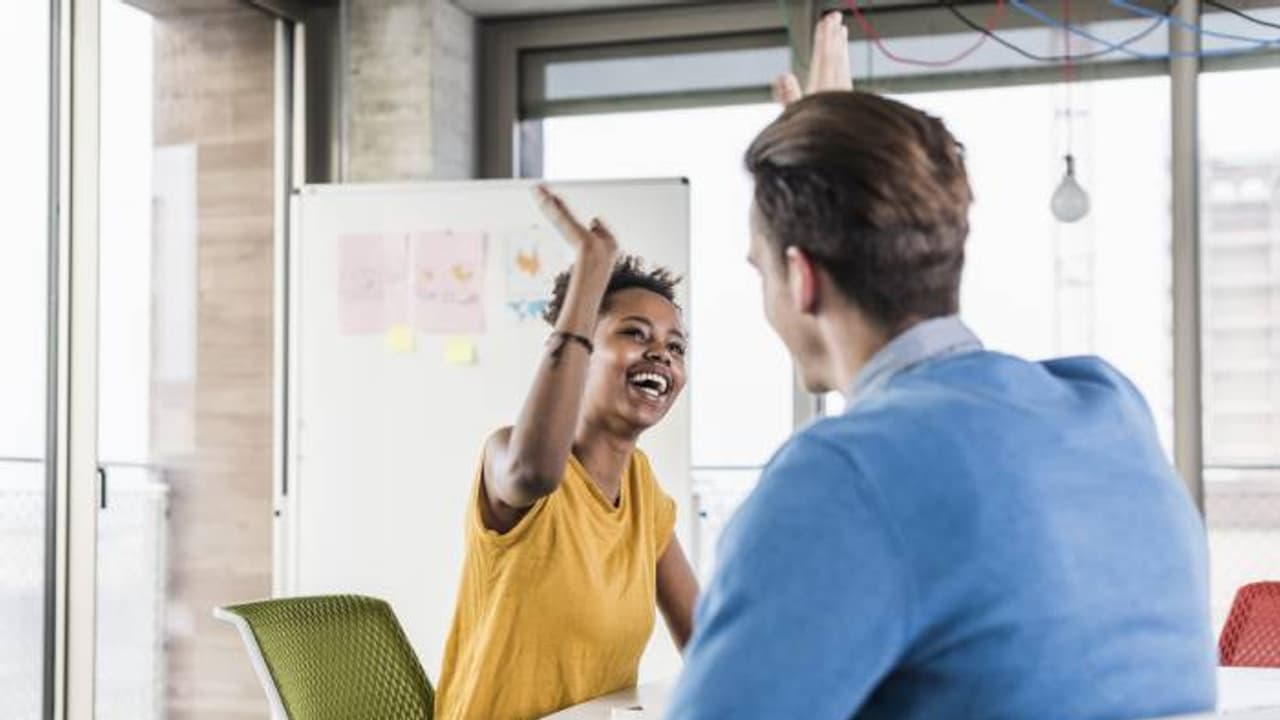 ഹോ ഇങ്ങനെയൊരു ബോസിനെ കിട്ടാനും വേണം ഭാ​ഗ്യം, ആരും കൊതിക്കും, പ്രണയബന്ധം തുടങ്ങാനും കിട്ടും ലീവ്