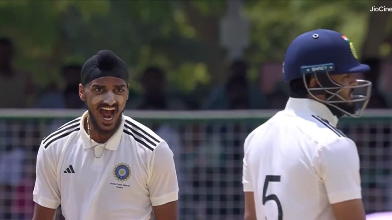 ദുലീപ് ട്രോഫി: ശ്രേയസിന്റെ ടീമിൽ വിക്കറ്റ് കീപ്പറായി സഞ്ജു, ഇന്ത്യ ഡിക്കെതിരെ ഇന്ത്യ എക്ക് ബാറ്റിംഗ് തകർച്ച ദുലീപ് ട്രോഫി: ശ്രേയസിന്റെ ടീമിൽ വിക്കറ്റ് കീപ്പറായി സഞ്ജു, ഇന്ത്യ ഡിക്കെതിരെ ഇന്ത്യ എക്ക് ബാറ്റിംഗ് തകർച്ച