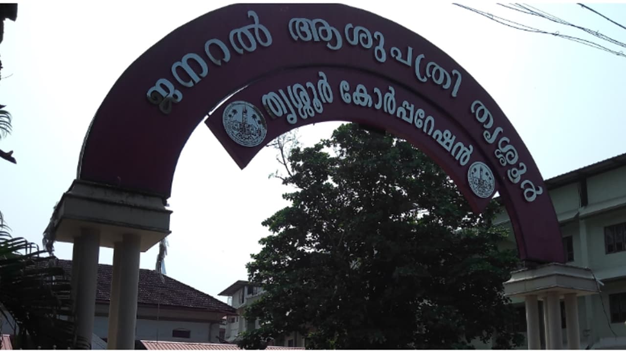 പത്തിൽ അഞ്ച് മെഷീനുകൾ നിലച്ചതോടെ ഡയാലിസിസ് വെട്ടിക്കുറച്ചു, ഉപരോധ സമരവുമായി രോഗികൾ