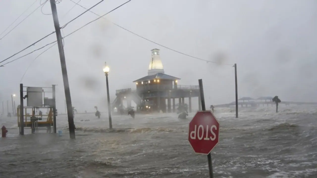 Hurricane Francine makes landfall in Louisiana; destructive winds, floods leave thousands without power| WATCH