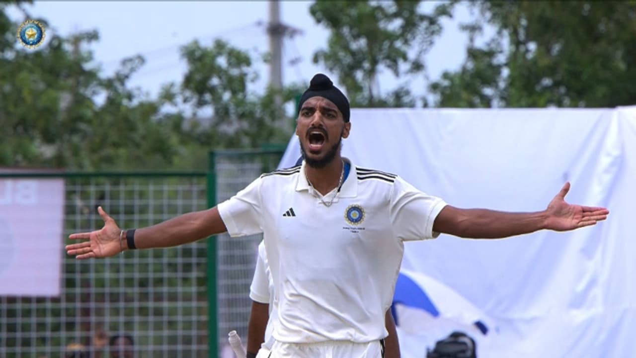 സഞ്ജുവിന്റെ സെഞ്ചുറി പാഴായില്ല, ദുലീപ് ട്രോഫിയില് ഇന്ത്യ ബിയെ തകര്ത്ത് ഇന്ത്യ ഡി; ജയം 257 റണ്സിന് സഞ്ജുവിന്റെ സെഞ്ചുറി പാഴായില്ല, ദുലീപ് ട്രോഫിയില് ഇന്ത്യ ബിയെ തകര്ത്ത് ഇന്ത്യ ഡി; ജയം 257 റണ്സിന്