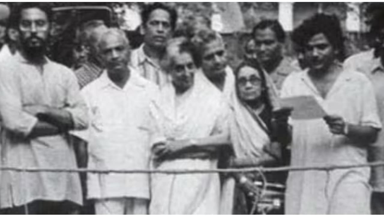 'അങ്ങനെയൊരു ചിത്രം രാഷ്ട്രീയ ഇന്ത്യ കണ്ടിട്ടില്ല', ഇന്ദിരാഗാന്ധിയെ തടഞ്ഞുനിർത്തി കുറ്റപത്രം വായിച്ച യെച്ചൂരി