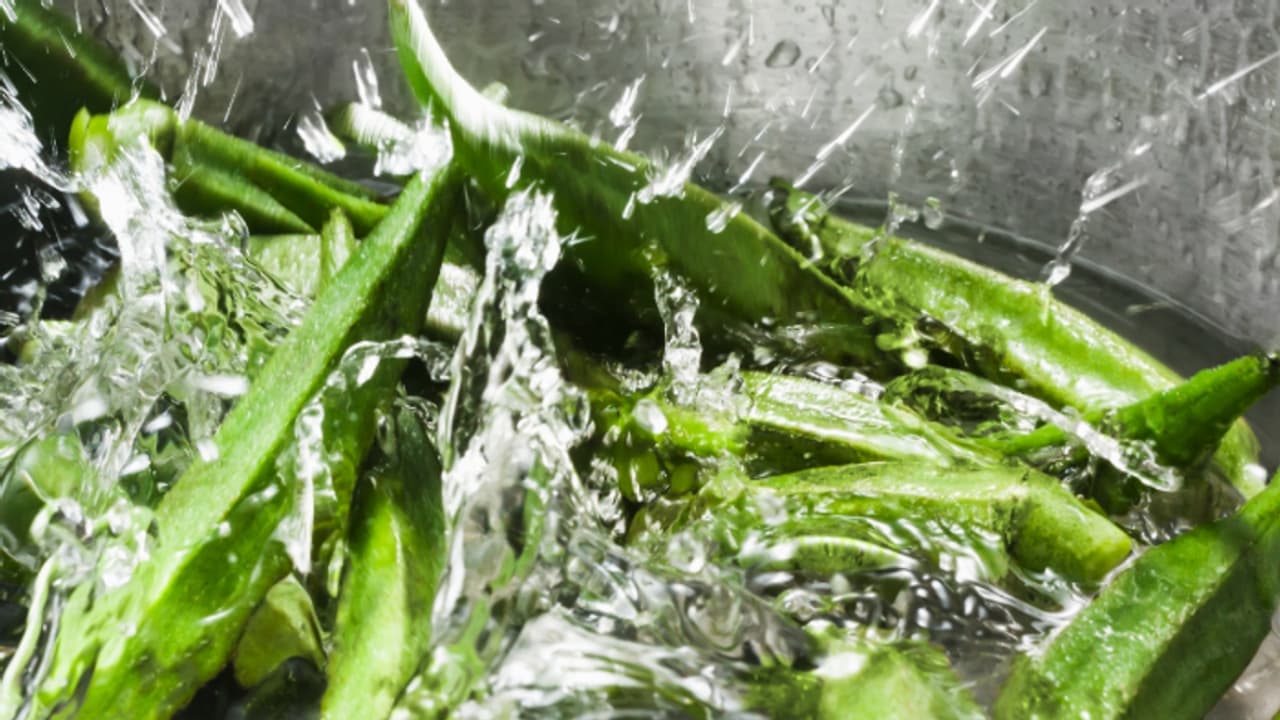 രാവിലെ വെറും വയറ്റിൽ വെണ്ടയ്ക്കയിട്ട വെള്ളം കുടിക്കൂ, ഗുണങ്ങളുണ്ട് 