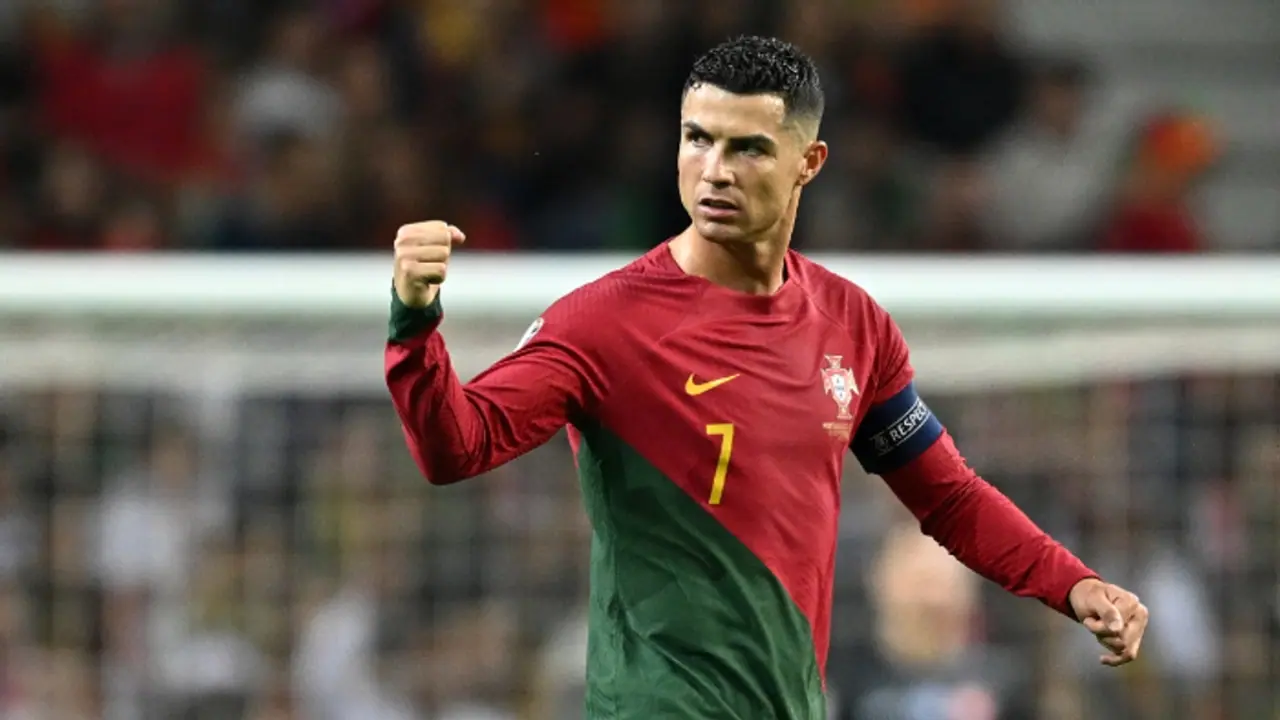 Cristiano Ronaldo creates social media history, becomes first to breach one billion mark Cristiano Ronaldo creates social media history, becomes first to breach one billion mark
