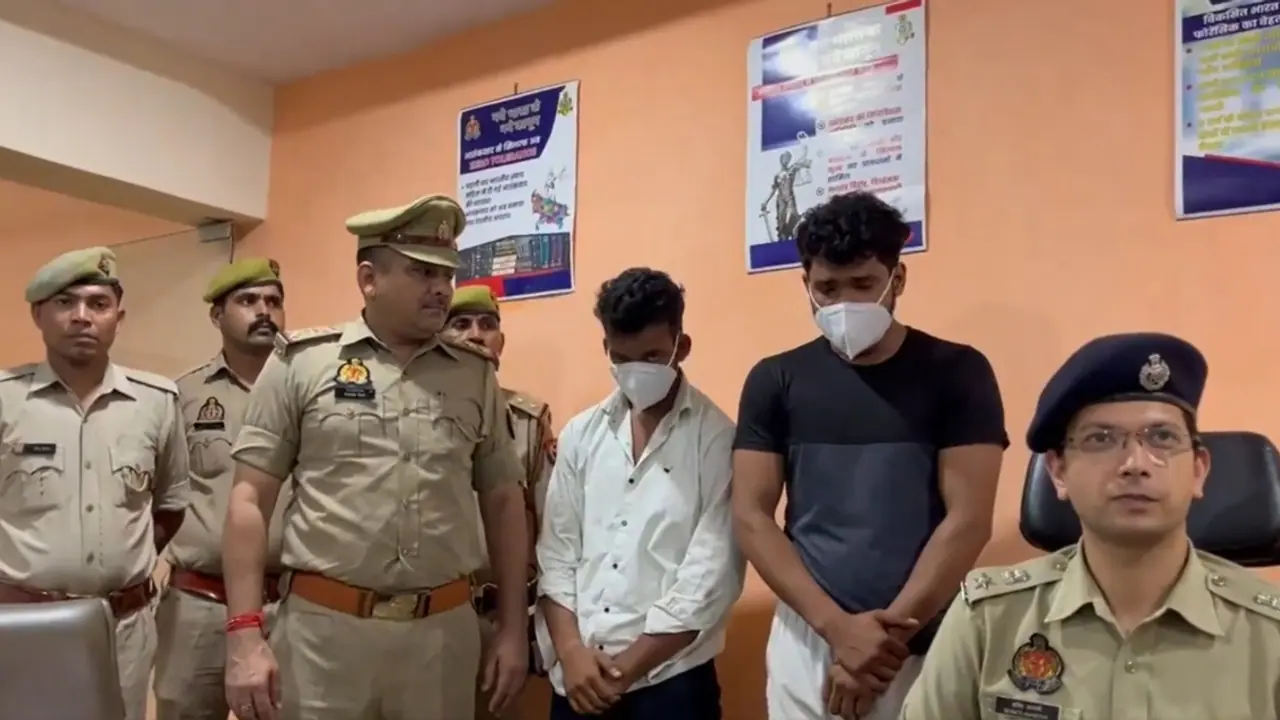 UP: Two men arrested for blackmailing, recording obscene videos of men they met via dating app UP: Two men arrested for blackmailing, recording obscene videos of men they met via dating app