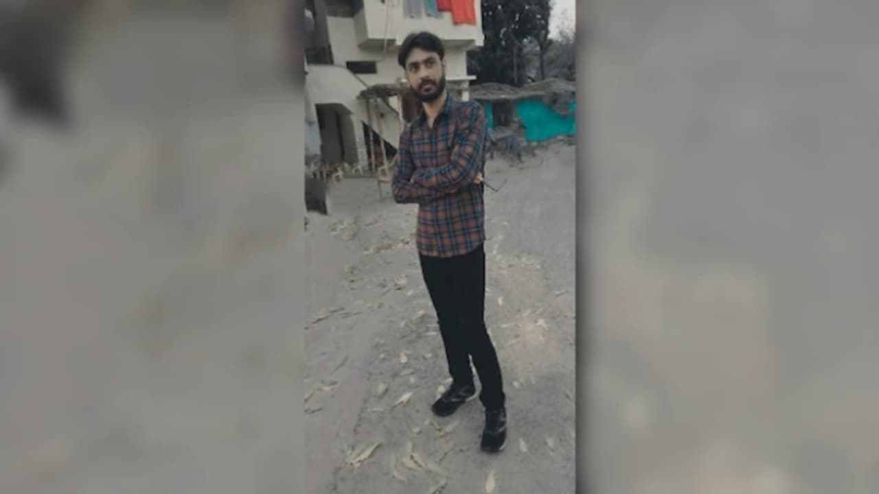 11 വയസുകാരിയെ ഉപദ്രവിച്ചെന്ന് ആരോപണം; റെയിൽവെ ഉദ്യോഗസ്ഥനെ ട്രെയിനിനുള്ളിൽ വെച്ച് മർദിച്ചു കൊന്നു 11 വയസുകാരിയെ ഉപദ്രവിച്ചെന്ന് ആരോപണം; റെയിൽവെ ഉദ്യോഗസ്ഥനെ ട്രെയിനിനുള്ളിൽ വെച്ച് മർദിച്ചു കൊന്നു