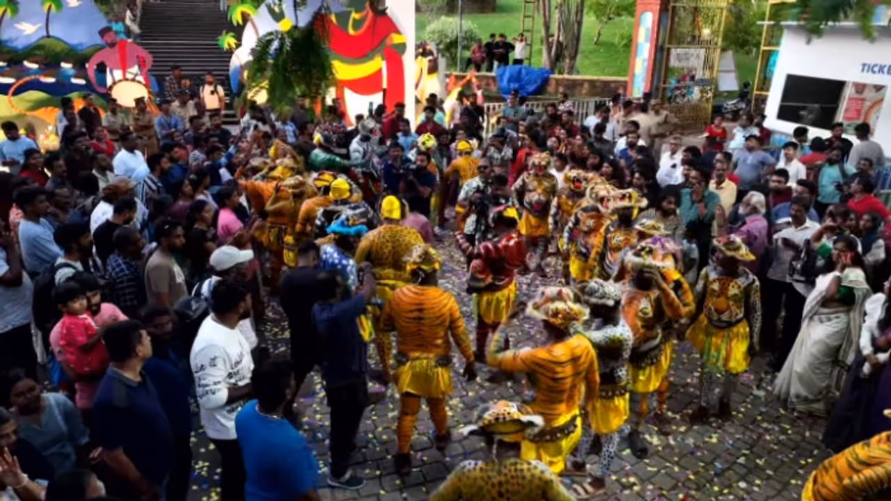 തിരക്കൊഴിഞ്ഞാൽ കനകക്കുന്നിലേക്ക് പോന്നോളൂ... ഓണം കൂട്ടായ്മയ്ക്ക് പത്തരമാറ്റേകാൻ കേരളത്തിന്റെ വാനമ്പാടിയെത്തും തിരക്കൊഴിഞ്ഞാൽ കനകക്കുന്നിലേക്ക് പോന്നോളൂ... ഓണം കൂട്ടായ്മയ്ക്ക് പത്തരമാറ്റേകാൻ കേരളത്തിന്റെ വാനമ്പാടിയെത്തും