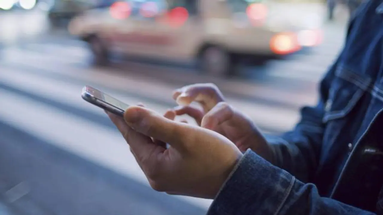 ദേ പുതിയ തട്ടിപ്പ്, സൂക്ഷിച്ചോ; ഡേറ്റിം​ഗ് ആപ്പിൽ മെസ്സേജ്, യുവതി ആവശ്യപ്പെട്ടത് 7 കോടിയുടെ ​ഗിഫ്റ്റ് കാർഡ്