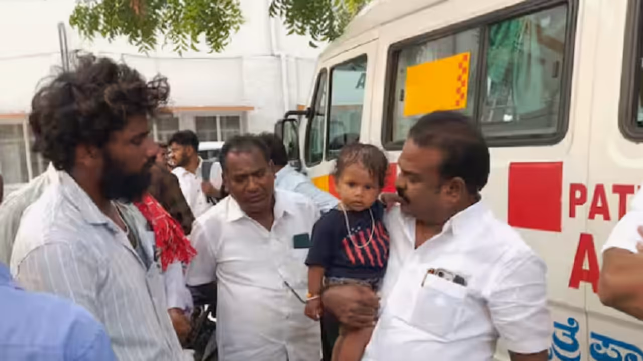 ವಿದ್ಯುತ್ ತಂತಿ ತಗುಲಿ ಮಹಿಳೆ ಸಾವು: ಅನಾಥವಾಯ್ತು ಒಂದು ವರ್ಷದ ಹೆಣ್ಣು ಮಗು! ವಿದ್ಯುತ್ ತಂತಿ ತಗುಲಿ ಮಹಿಳೆ ಸಾವು: ಅನಾಥವಾಯ್ತು ಒಂದು ವರ್ಷದ ಹೆಣ್ಣು ಮಗು!