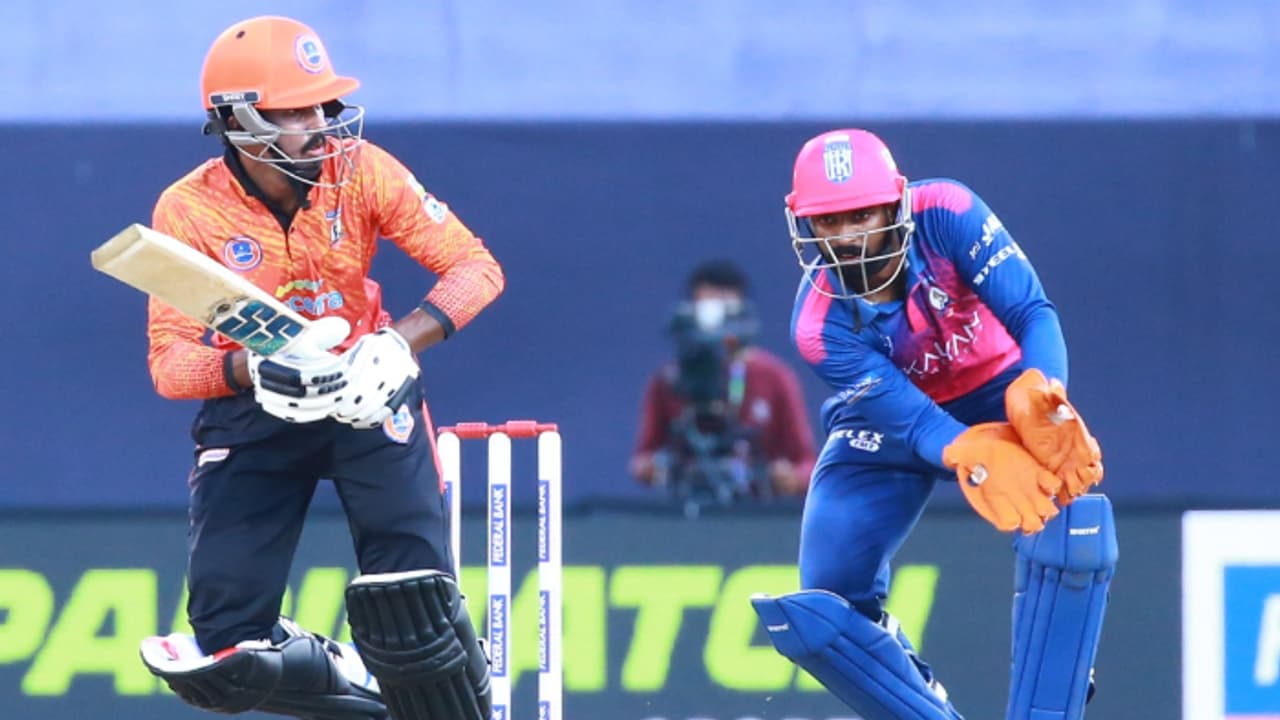 രോഹനും അഖിലിനും അര്ധ സെഞ്ചുറി! ട്രിവാന്ഡ്രം റോയല്സിനെതിരെ കാലിക്കറ്റ് ഗ്ലോബ്സ്റ്റാര്സിന് മികച്ച സ്കോര് രോഹനും അഖിലിനും അര്ധ സെഞ്ചുറി! ട്രിവാന്ഡ്രം റോയല്സിനെതിരെ കാലിക്കറ്റ് ഗ്ലോബ്സ്റ്റാര്സിന് മികച്ച സ്കോര്