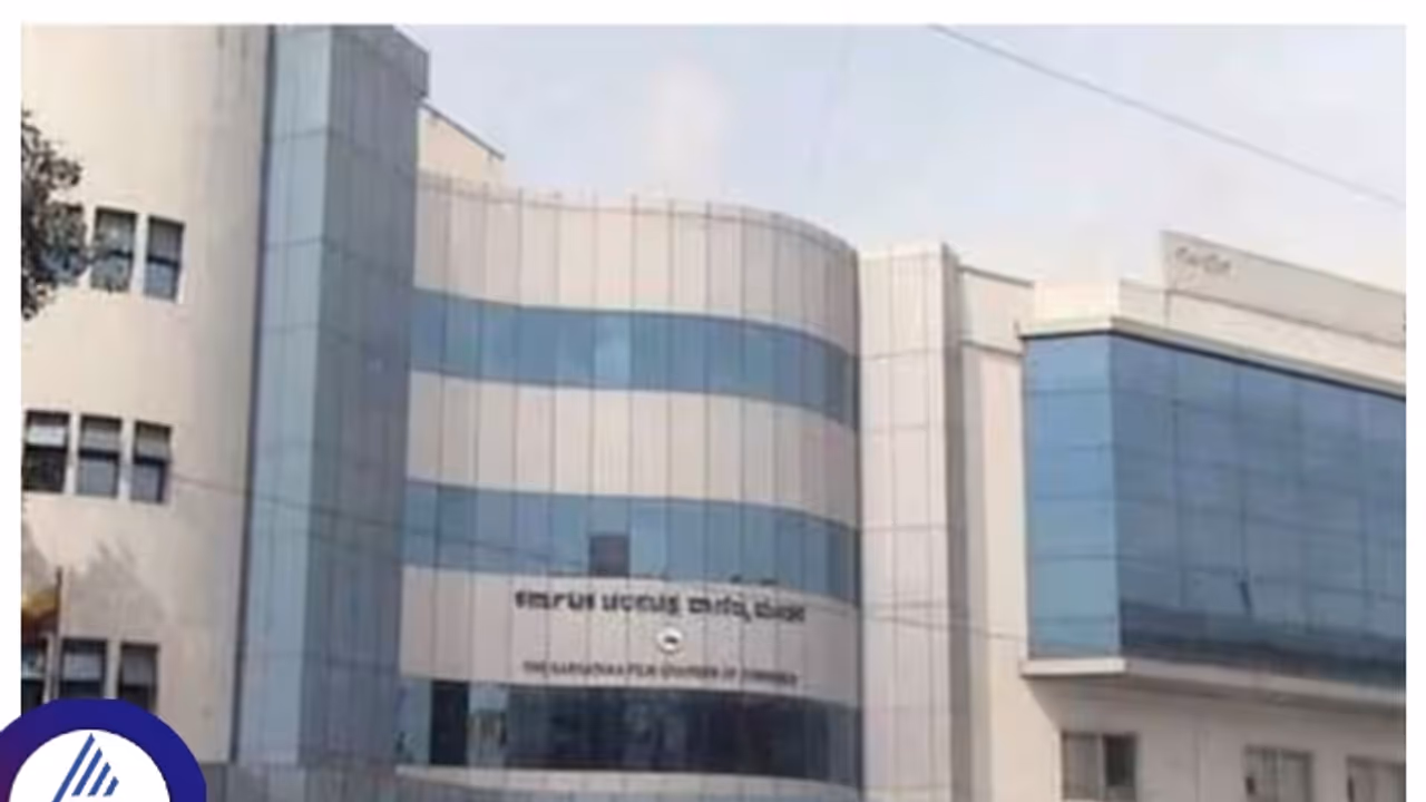 ಕನ್ನಡ ಸಿನಿರಂಗಕ್ಕೆ ದೊಡ್ಡ ತಲೆನೋವು ತಂದಿಟ್ಟ ಮೀಟೂ, ಕಾಸ್ಟಿಂಗ್ ಕೌಚ್ ಭೂತ.., ಏನಾಗ್ತಿದೆ ನೋಡಿ..! ಕನ್ನಡ ಸಿನಿರಂಗಕ್ಕೆ ದೊಡ್ಡ ತಲೆನೋವು ತಂದಿಟ್ಟ ಮೀಟೂ, ಕಾಸ್ಟಿಂಗ್ ಕೌಚ್ ಭೂತ.., ಏನಾಗ್ತಿದೆ ನೋಡಿ..!