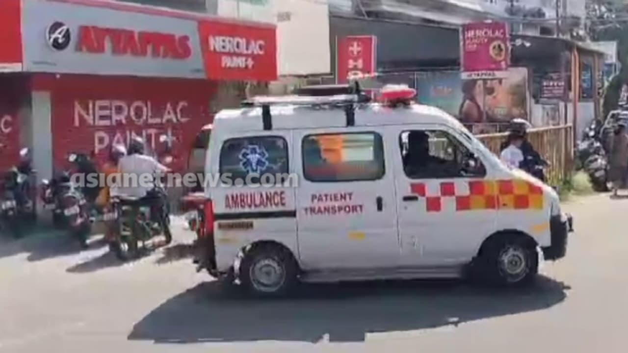 പാലക്കാട് കെഎസ്ആർടിസി ബസും സ്വകാര്യ ബസും കൂട്ടിയിടിച്ച് അപകടം; 20 പേർക്ക് പരിക്കേറ്റു പാലക്കാട് കെഎസ്ആർടിസി ബസും സ്വകാര്യ ബസും കൂട്ടിയിടിച്ച് അപകടം; 20 പേർക്ക് പരിക്കേറ്റു