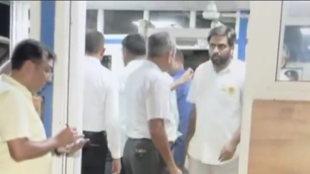 West Bengal CM Mamata Banerjee, Junior Doctors meeting conclude after 2 hours in Kalighat West Bengal CM Mamata Banerjee, Junior Doctors meeting conclude after 2 hours in Kalighat